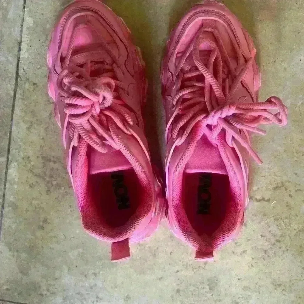 Nova Kids girl pink tennis size 4 very good condition. Pink lace up
